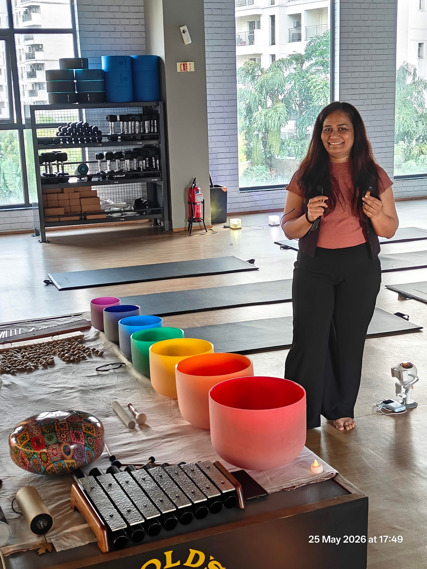 Jigisha Parikh with full 7 Chakra Crystal Singing Bowls, Xylophone, Wind Chimes and Rain Stick setup at Gold's Gym Bangalore - Yoga With Jigisha Sound Healing Deep Relaxation