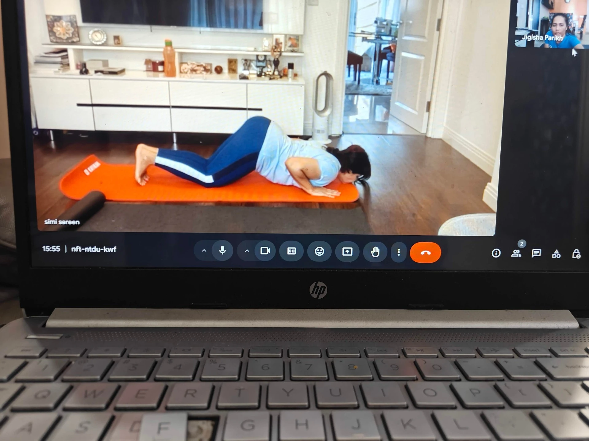 Online Yoga Flow - Gentle practice in comfortable home environment